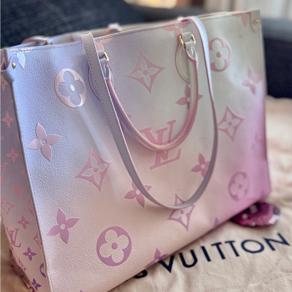 Price drop ‼️Louis Vuitton ON-THE-GO GM Pastel -Spring in the city